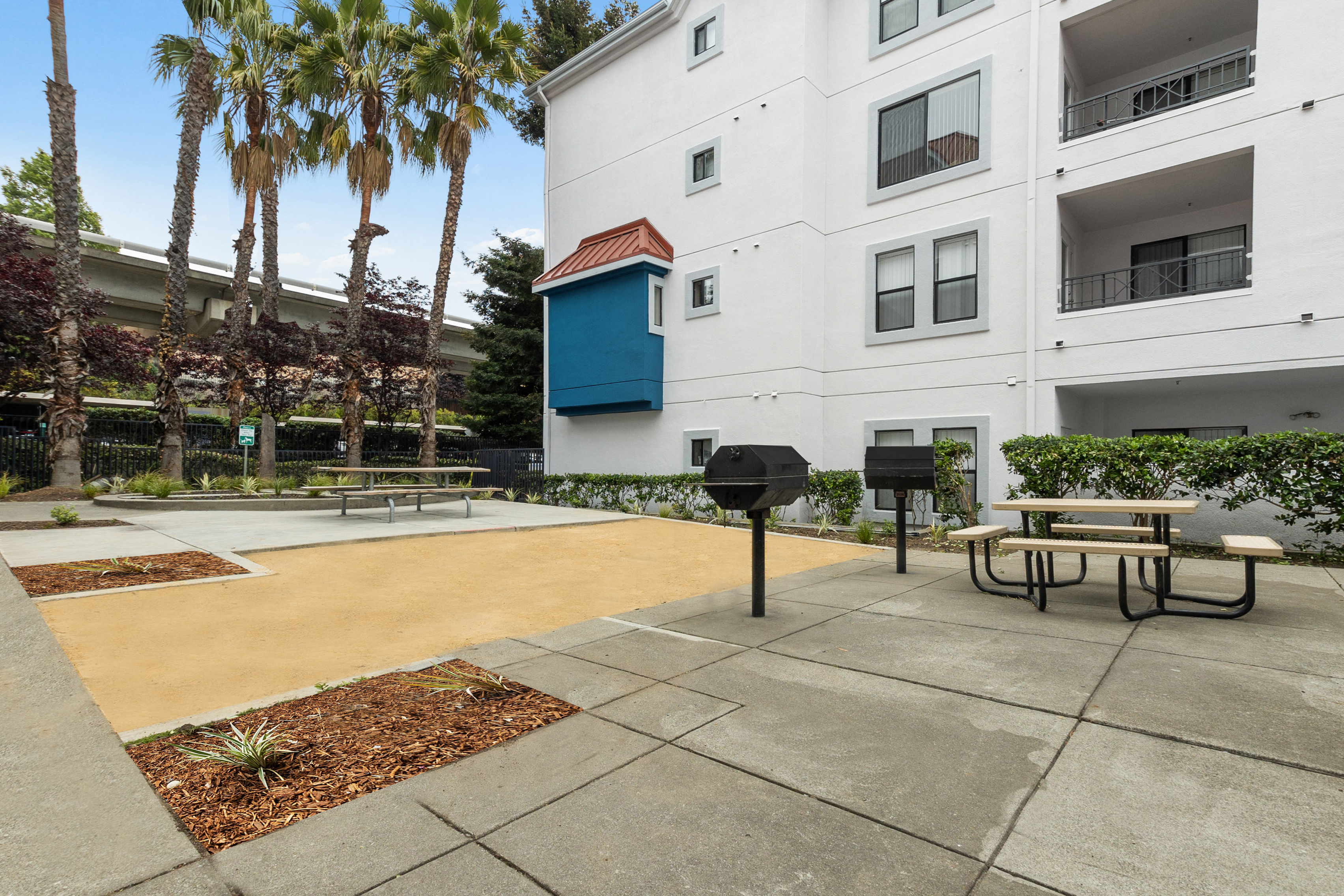 Del Norte Place Apartment Homes photo 4